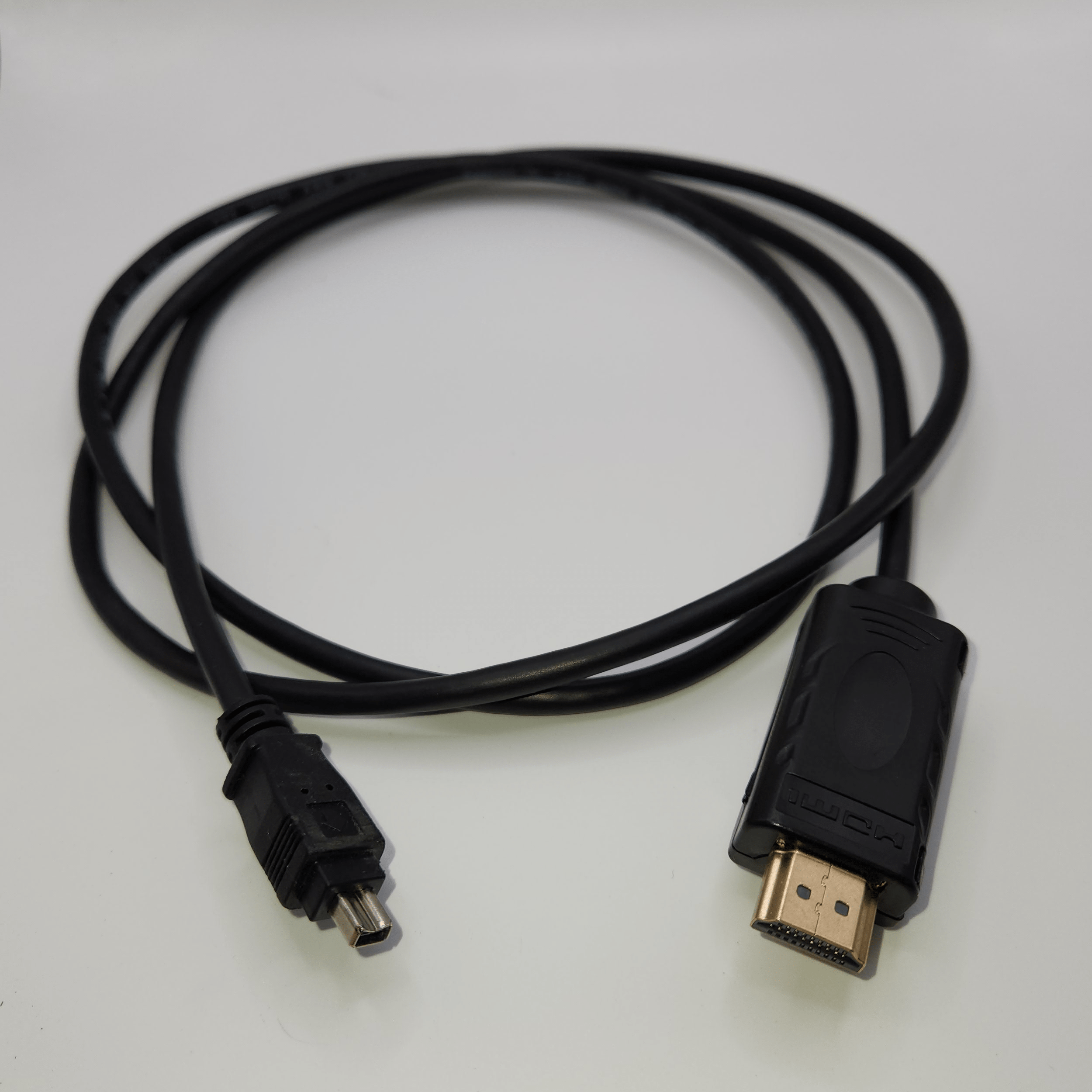 Male side of RetroSpy Vision Nuon cable
